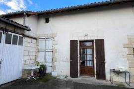 €91400 - Rental Investment - Group of 3 Properties Close to The Shops. 2 Already Rented