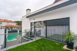 Moradia T3 em Amoreira com piscina e jardim, próximo da praia