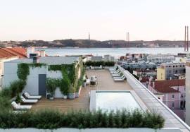 1 Bedroom Apartment with Communal Pool in Estrela – Lisbon