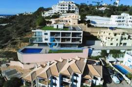 New 0+1 bedroom apartment with swimming pool, sea view and view of Albufeira Marina