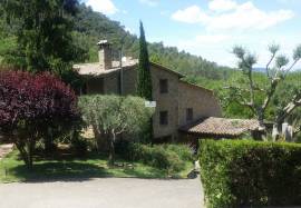 Luxury sixteenth-century farmhouse with a 12th-century Romanesque hermitage in Banyoles (Girona)