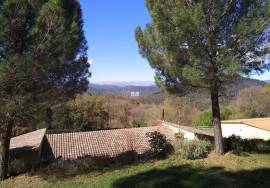 Luxury sixteenth-century farmhouse with a 12th-century Romanesque hermitage in Banyoles (Girona)