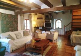 Luxury sixteenth-century farmhouse with a 12th-century Romanesque hermitage in Banyoles (Girona)