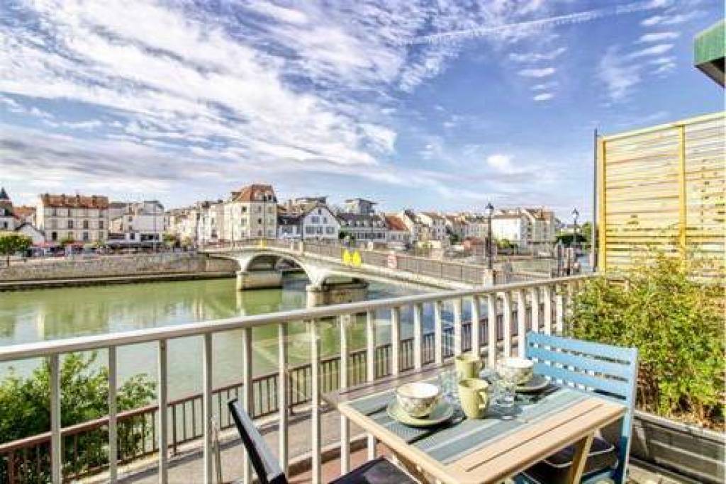 Loft Bellevue ideally situated near Paris , Disneyland and Airport CDG.