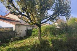 €85000 - Old 5 bedroom house - Proche Ruffec