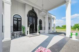 Luxury 7 Bed Villa For Sale in Niagara-on-the-Lake Ontario