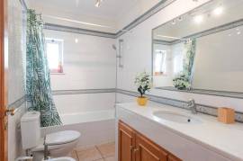 Luxury 3 Bed Villa For Sale in Vilamoura