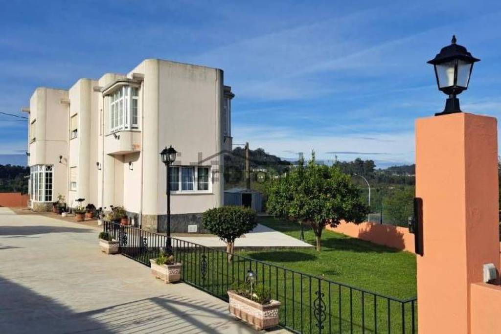 Luxury 5 Bed House For Sale in Paderne A Coruna