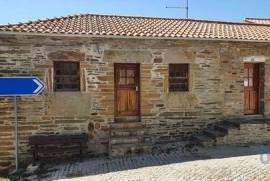Casa de aldeia T3 em Bragança de 98,00 m²
