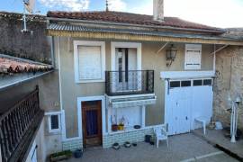 €86000 - Villefagnan Town House, 4 bedrooms, courtyard