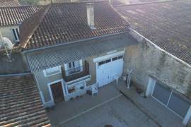 €86000 - Villefagnan Town House, 4 bedrooms, courtyard
