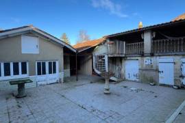 €86000 - Villefagnan Town House, 4 bedrooms, courtyard