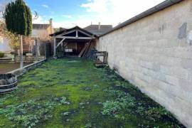 €86000 - Villefagnan Town House, 4 bedrooms, courtyard