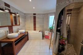 Pretty Single Storey Villa With 135 M2 Of Living Space On 440 ² With Pool And Beautiful Views.