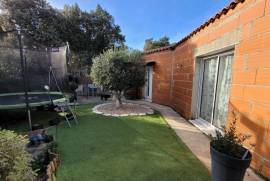 Pretty Single Storey Villa With 135 M2 Of Living Space On 440 ² With Pool And Beautiful Views.