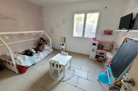 Pretty Single Storey Villa with Above Ground Pool