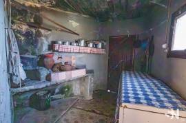 Rustic house in the center of Estreito da Calheta