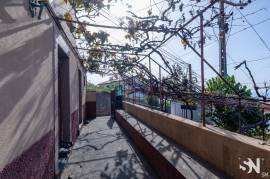 Rustic house in the center of Estreito da Calheta