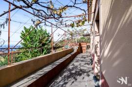 Rustic house in the center of Estreito da Calheta