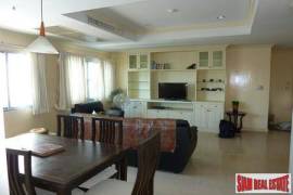 Witthayu Complex | Large Two Bedroom Condo near BTS Phloen Chit