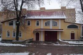 cottage in the heart of the city