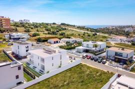Luxury Villa Under Construction Close to Porto de Mos