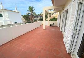 4 Bedroom Villa Located in Albardeira Just a Few Minutes Walk From the Meia Praia Beach