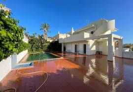 4 Bedroom Villa Located in Albardeira Just a Few Minutes Walk From the Meia Praia Beach
