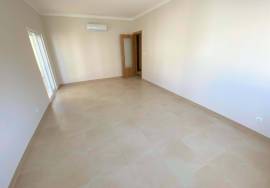 Modern 2 Bedroom Apartment With Sea View