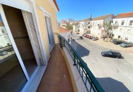 2 Bedroom Apartment with Sea View Only a short Walk from the City Walls
