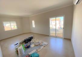 2 Bedroom Apartment with Sea View Only a short Walk from the City Walls