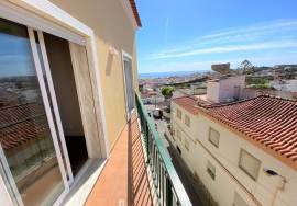 2 Bedroom Apartment with Sea View Only a short Walk from the City Walls
