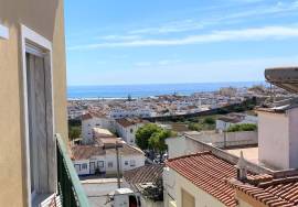 2 Bedroom Apartment with Sea View Only a short Walk from the City Walls