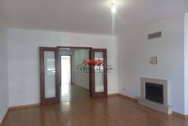 3 bedroom apartment with storage room and parking space