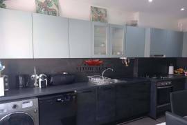 2 bedroom apartment furnished and refurbished