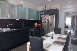 2 bedroom apartment furnished and refurbished