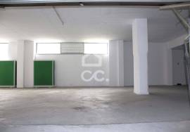Garage with 158 m2 in Castelo Branco.