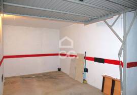 Closed garage rentals - Castelo Branco