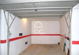 Closed garage rentals - Castelo Branco