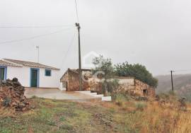 Detached house - Single bedroom villa in ruins with plot of 800m2, in Tavira.