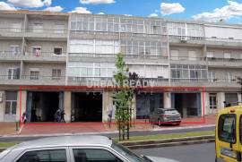 Warehouse with 2165m2 - Damaia (Alfragide - Benfica - Amadora)