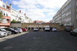 Warehouse with 2165m2 - Damaia (Alfragide - Benfica - Amadora)