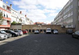 Warehouse with 2165m2 - Damaia (Alfragide - Benfica - Amadora)