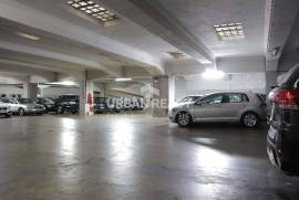 Warehouse / Shop - in the Center of Lisbon - Av. Rome - Areeiro 2,000m2
