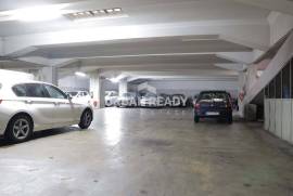 Warehouse / Shop - in the Center of Lisbon - Av. Rome - Areeiro 2,000m2