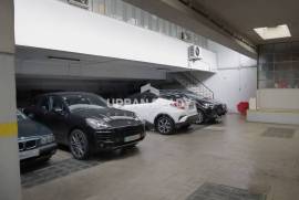 Warehouse / Shop - in the Center of Lisbon - Av. Rome - Areeiro 2,000m2