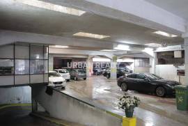 Warehouse / Shop - in the Center of Lisbon - Av. Rome - Areeiro 2,000m2