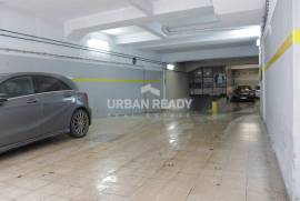 Warehouse / Shop - in the Center of Lisbon - Av. Rome - Areeiro 2,000m2