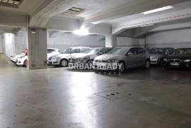 Warehouse / Shop - in the Center of Lisbon - Av. Rome - Areeiro 2,000m2