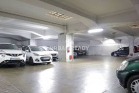 Warehouse / Shop - in the Center of Lisbon - Av. Rome - Areeiro 2,000m2